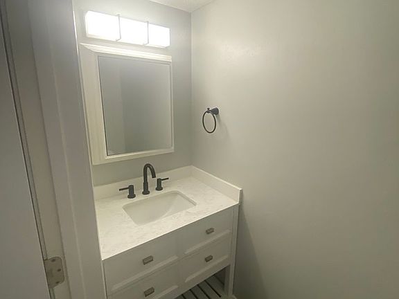2nd image of 3232 Summerhill Ln