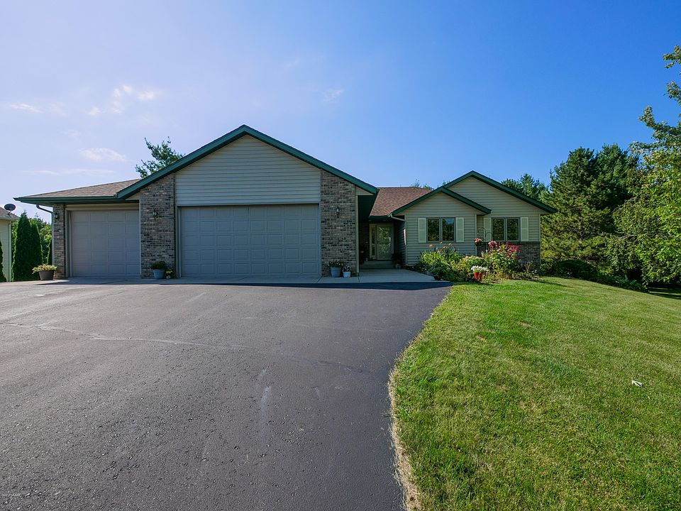 1st image of 4121 Pawnee Dr SE