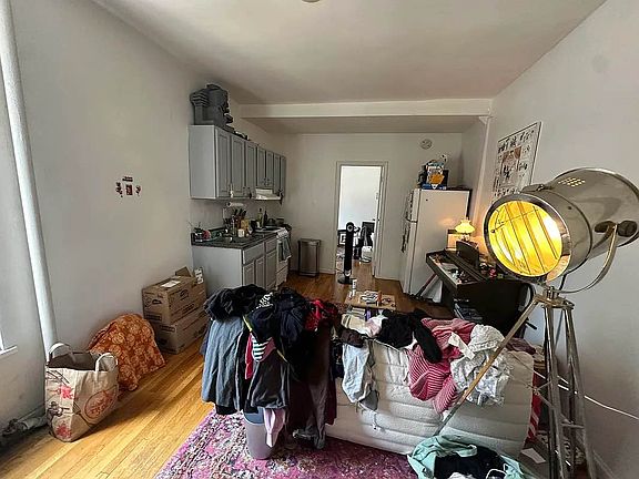 4th image of 311 W 95th St APT 3AN