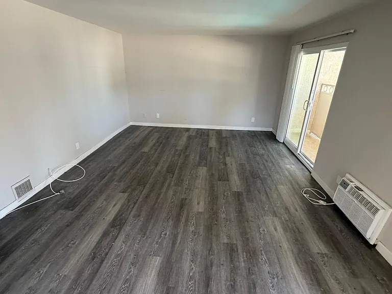 5354 Yarmouth Ave — Photo 13