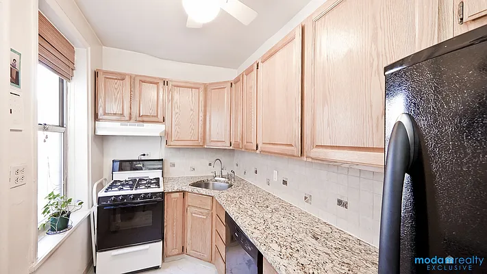 Sold by Moda Realty | media 19