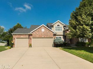 2909 Fox Creek Rd, Bloomington, IL 61705