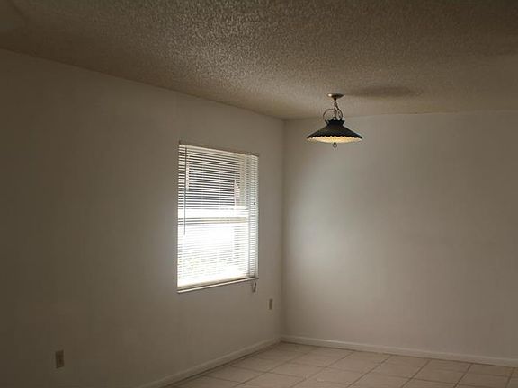3rd image of 140 W Davis Ave