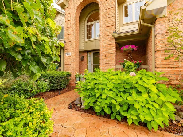 34685 Button Ct, Farmington Hills, MI 48331