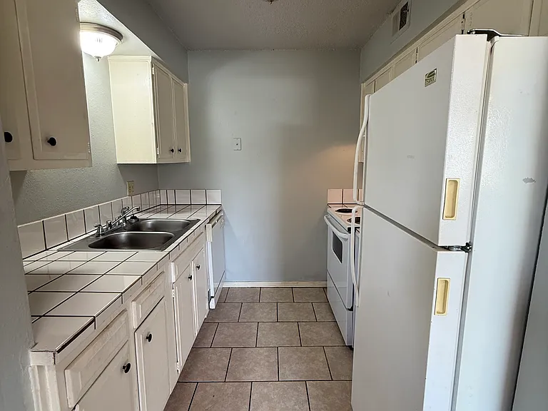 Peartree Apartments — Photo 18