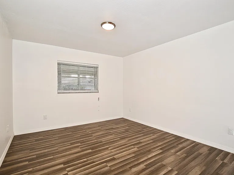 2548 Clairmont Ave — Photo 6