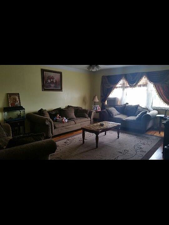 2nd image of 72 Sycamore Rd