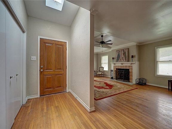 2nd image of 122 Seaview Ln