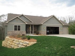 120 Greve Cir, Mount Horeb, WI 53572