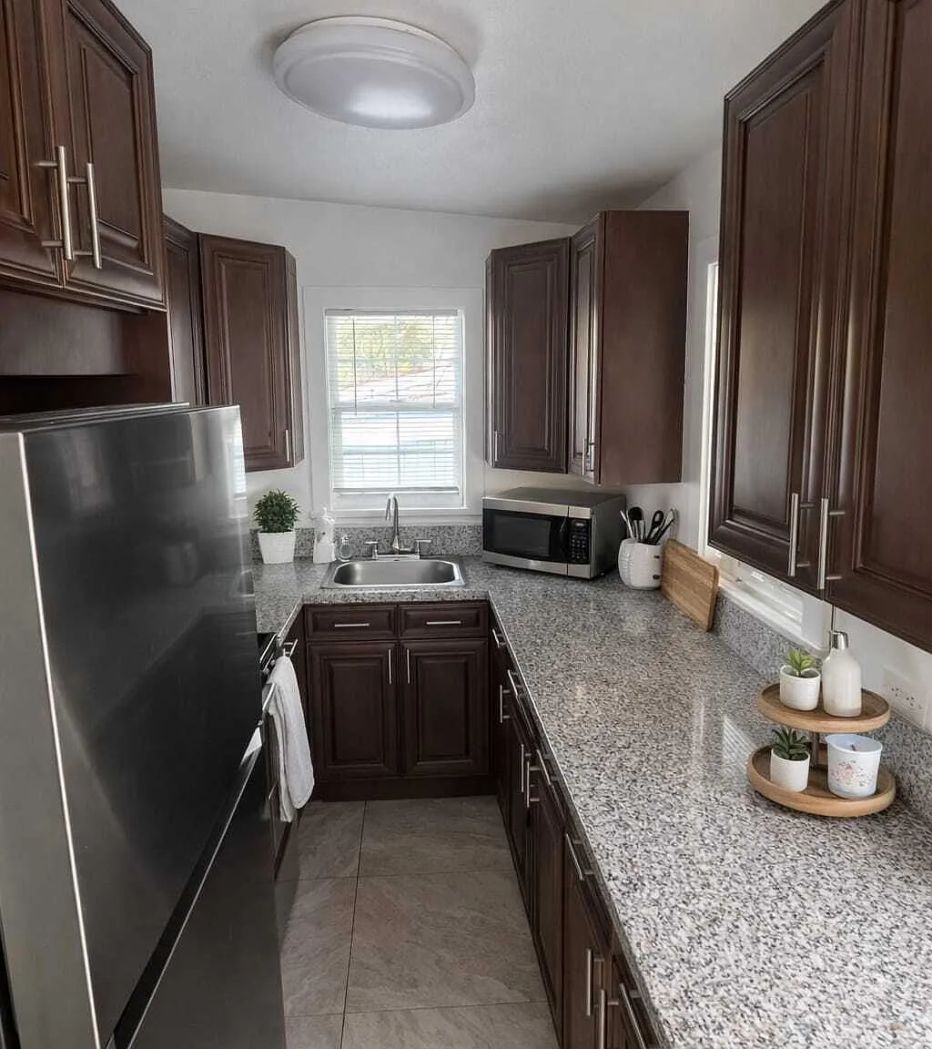 2 bed, 1.0 bath, $3,500 — Photo 3