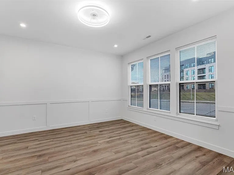 306 Indigo Ct — Photo 9
