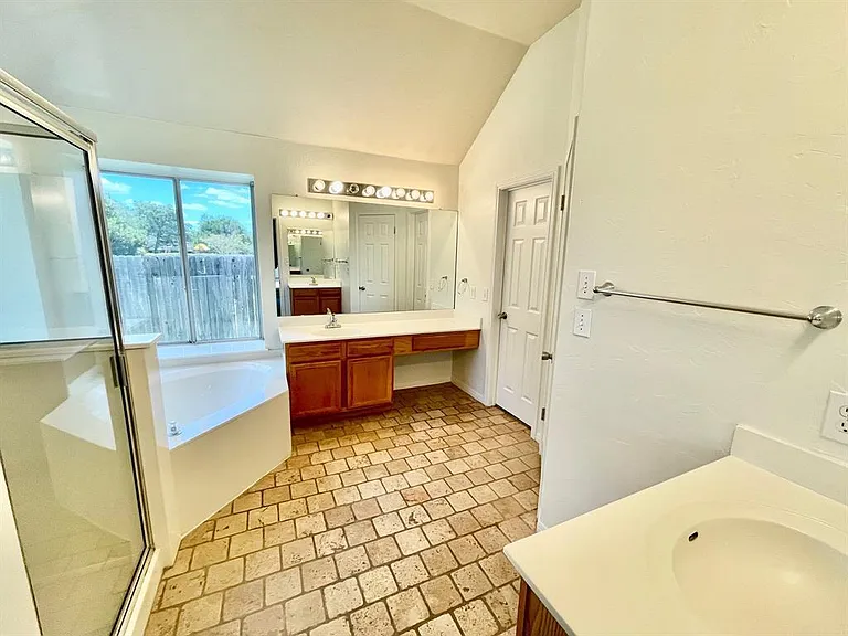 902 Cashew Ln — Photo 10