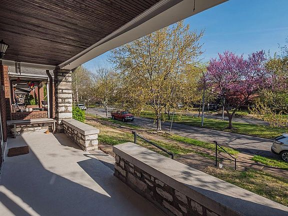 4th image of 3638 Bellerive Blvd