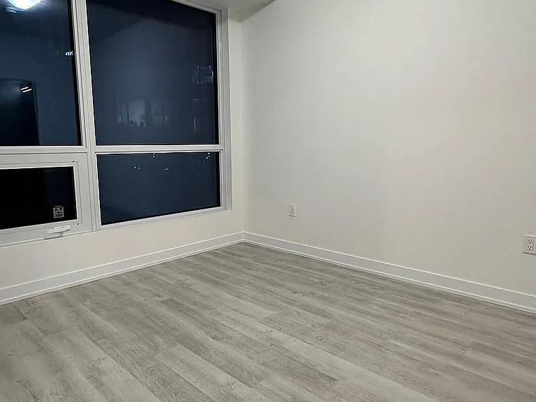 15 Richardson St #828 — Photo 6