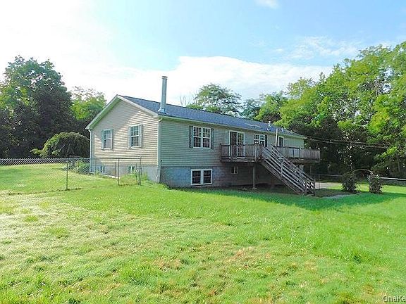 3rd image of 1566 Albany Post Road
