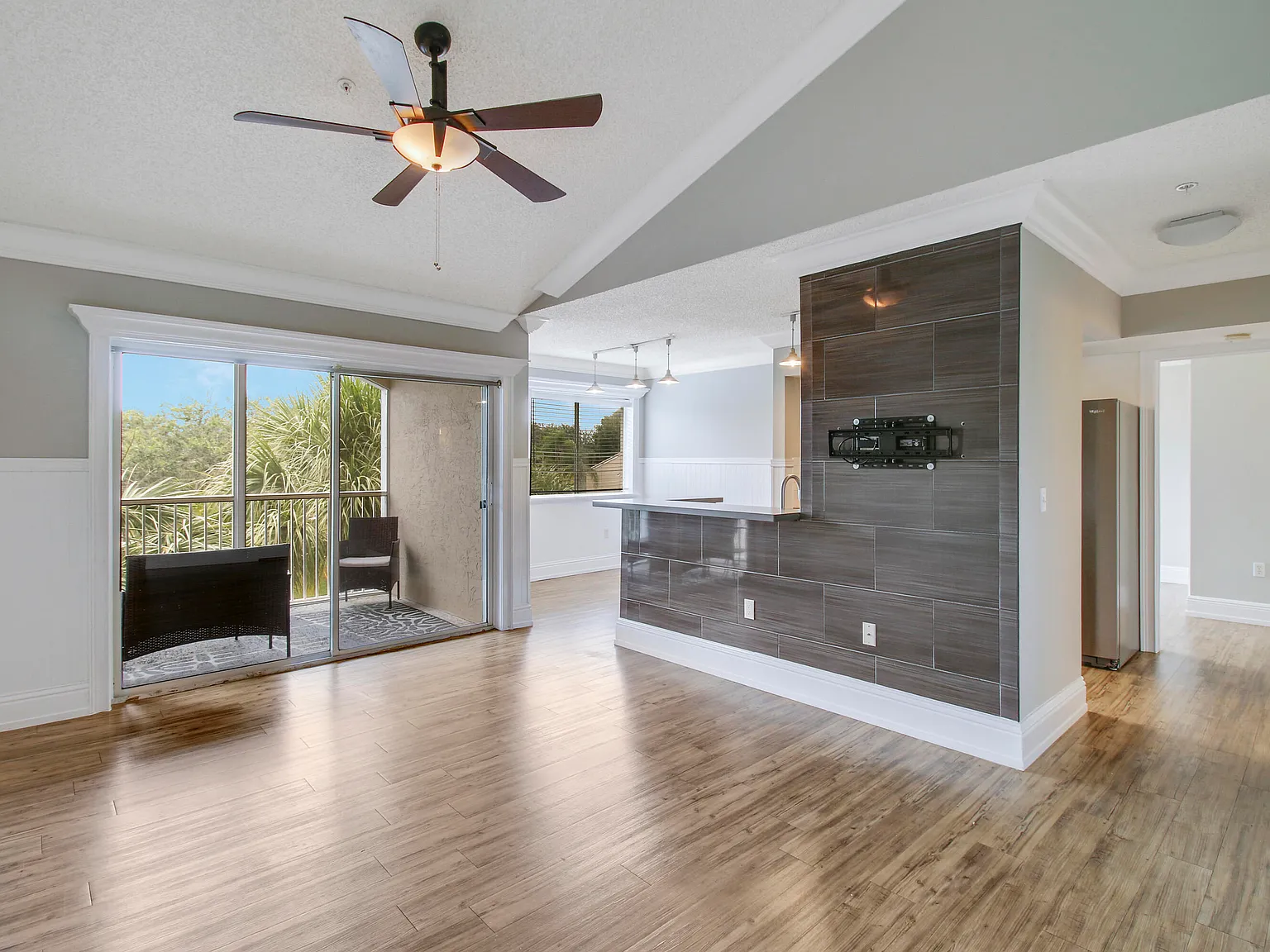1 bed, 1.0 bath, 707 sqft, $2,000 — Photo 1