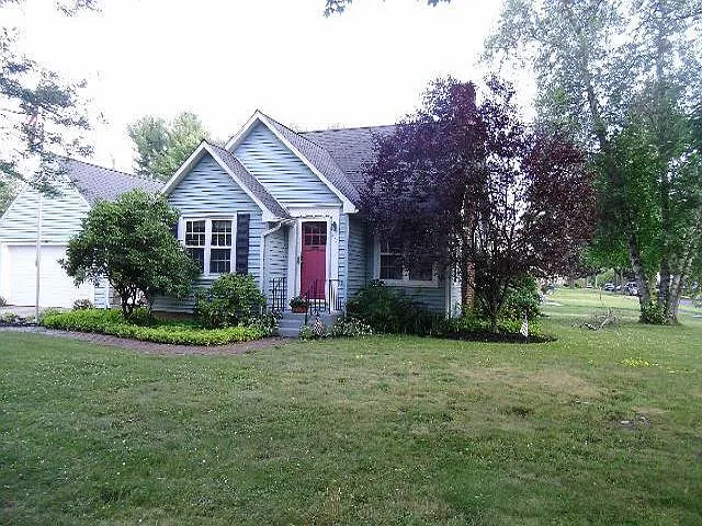 157 Wilton Ave photo 1