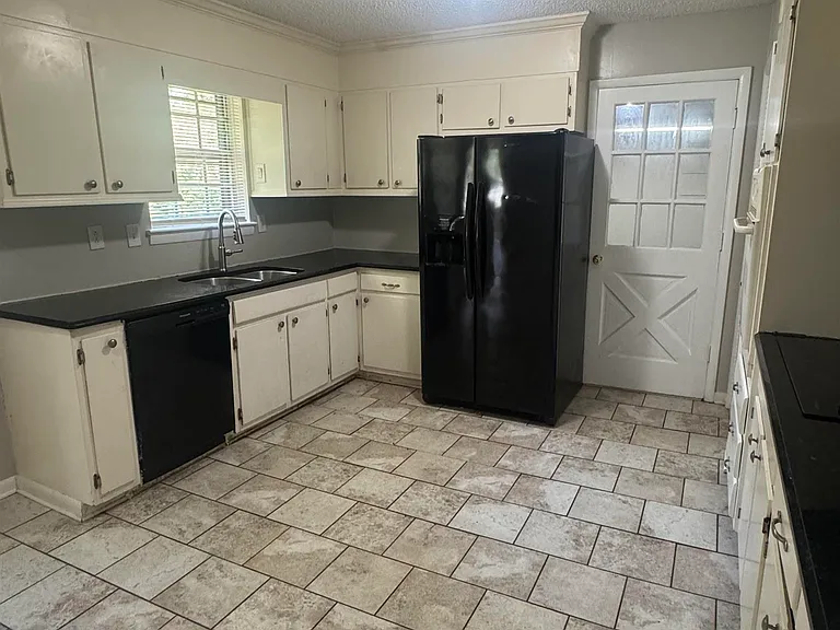 200 Curtis Cir SE — Photo 4