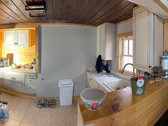 5th image of 106 Spring Rd