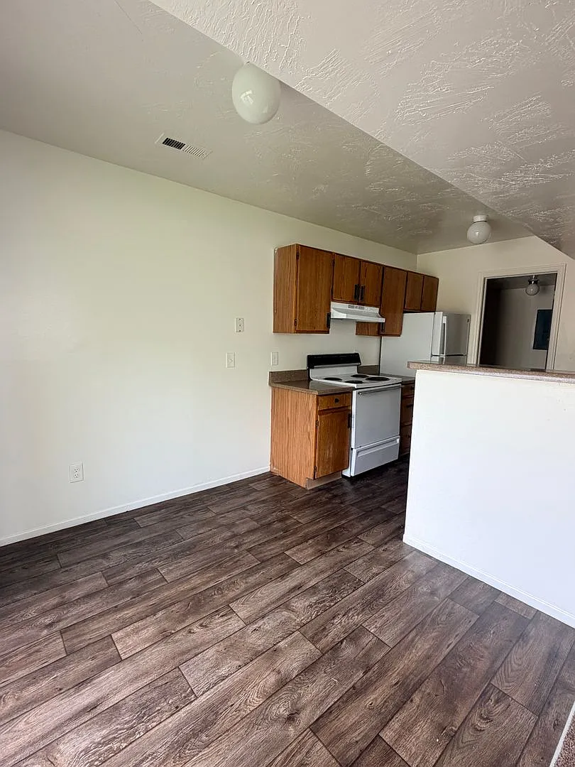 Newly Updated 3 Bed 1.5 Bath Townhome/Condo! — Photo 2
