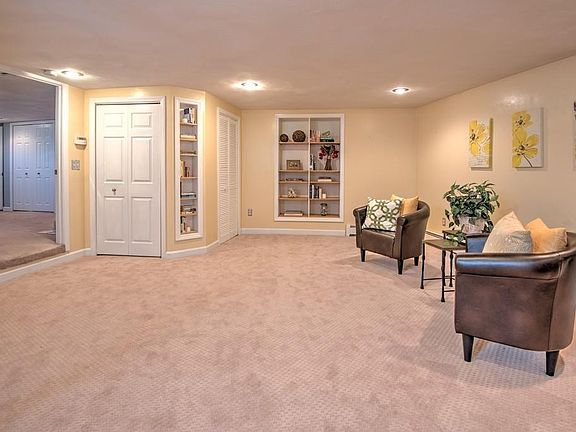 3rd image of 78 Washington Sq Unit 6