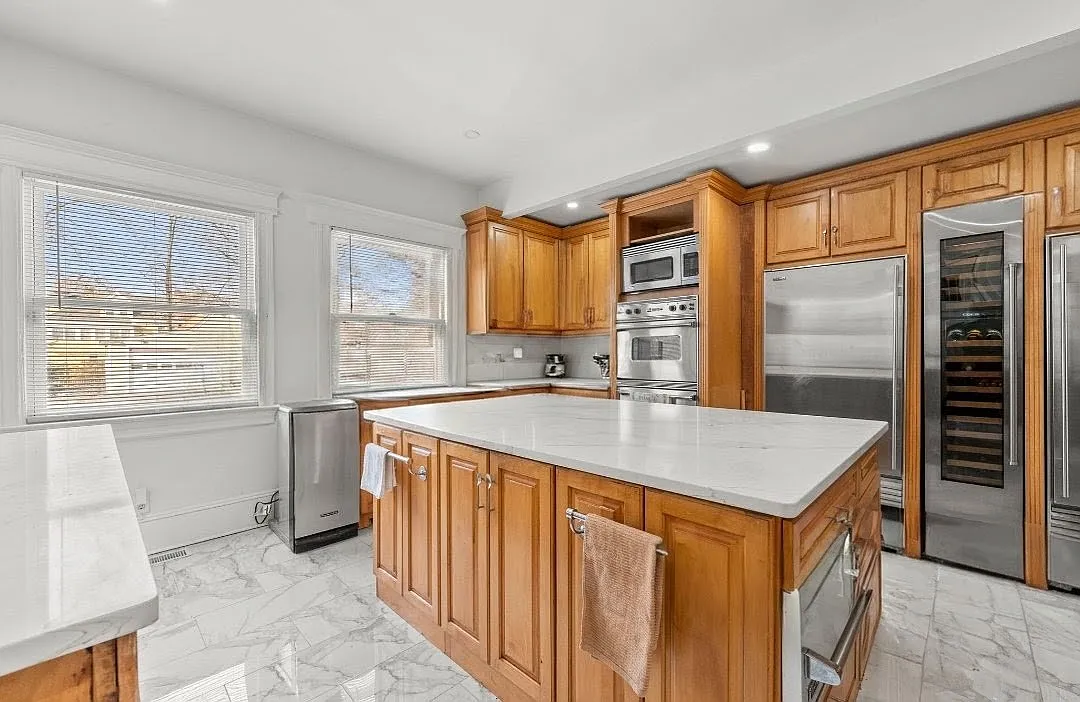 5 bed, 3.5 bath, 3000 sqft, $4,500 — Photo 3