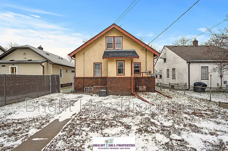 Building Photo - 969 Lawson Ave E #2