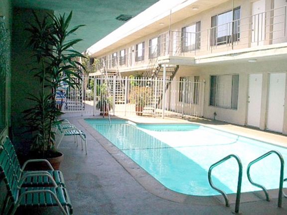 4th image of 14000 Cordary Ave APT 1