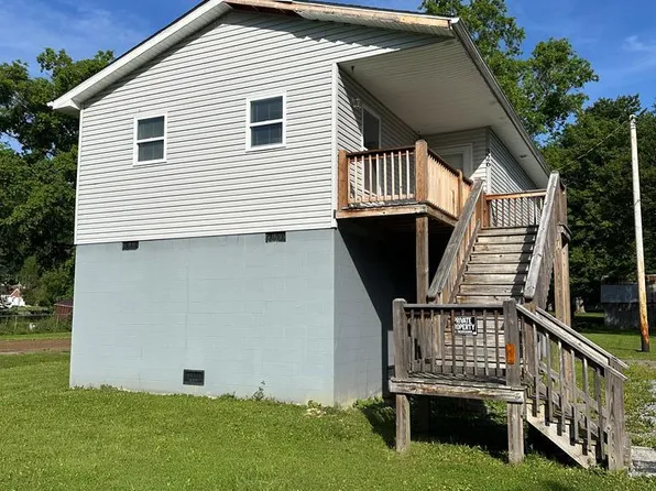 326 Valley Ave, Rainelle, WV 25962