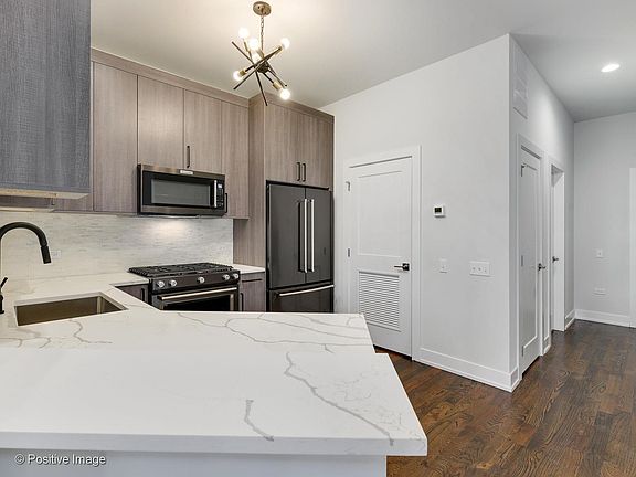 4th image of 1511 N Sedgwick St #2F