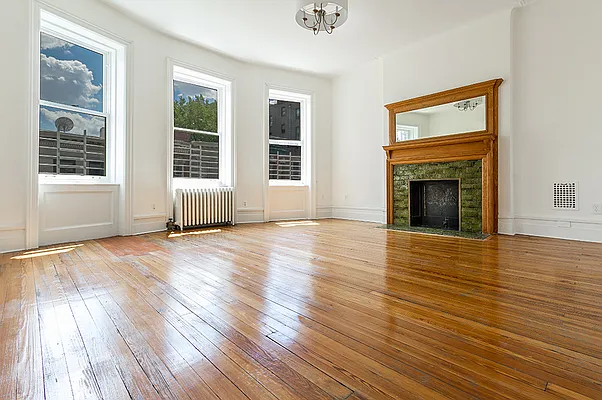 Rented by Dixon Advisory USA Inc. | media 31