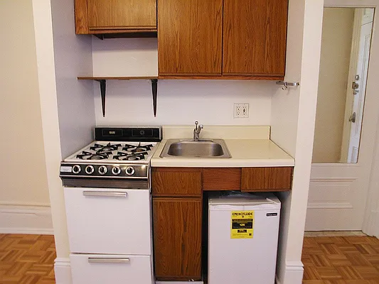 Rented by Verdi Square Realty | media 3