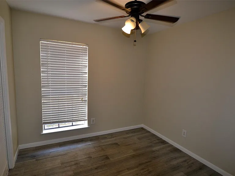 18507 Wood Glen Ln — Photo 12