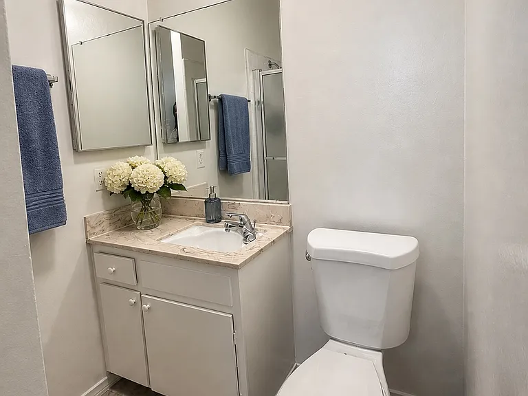 1319 Wellesley Ave #106 — Photo 7