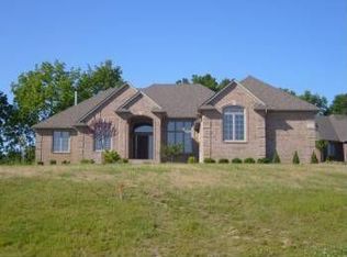 7310 Hillside Ct, Almont, MI