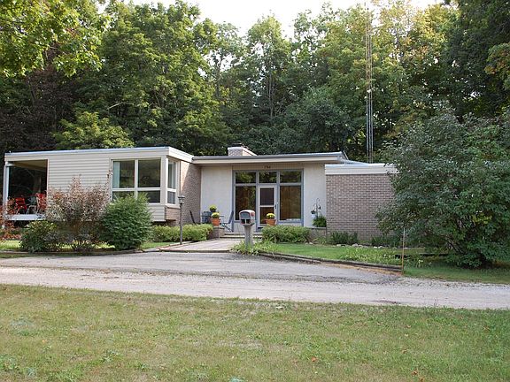 2nd image of 794 N Knoll Ln