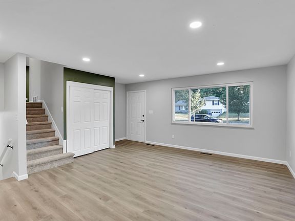 5th image of 6630 Balsam Dr