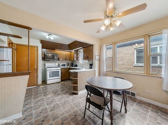 4th image of 5806 S Moody Ave