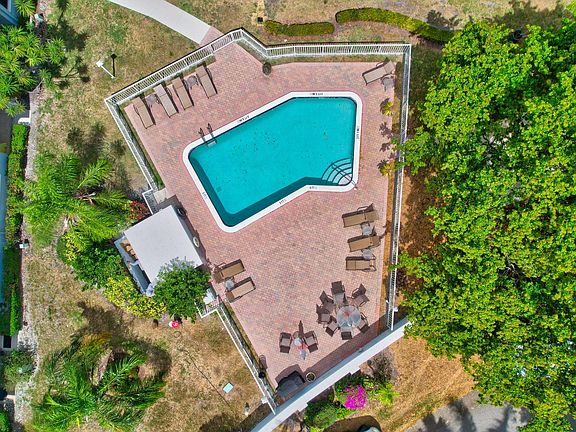 4th image of 207 Tropic Isle Drive #101
