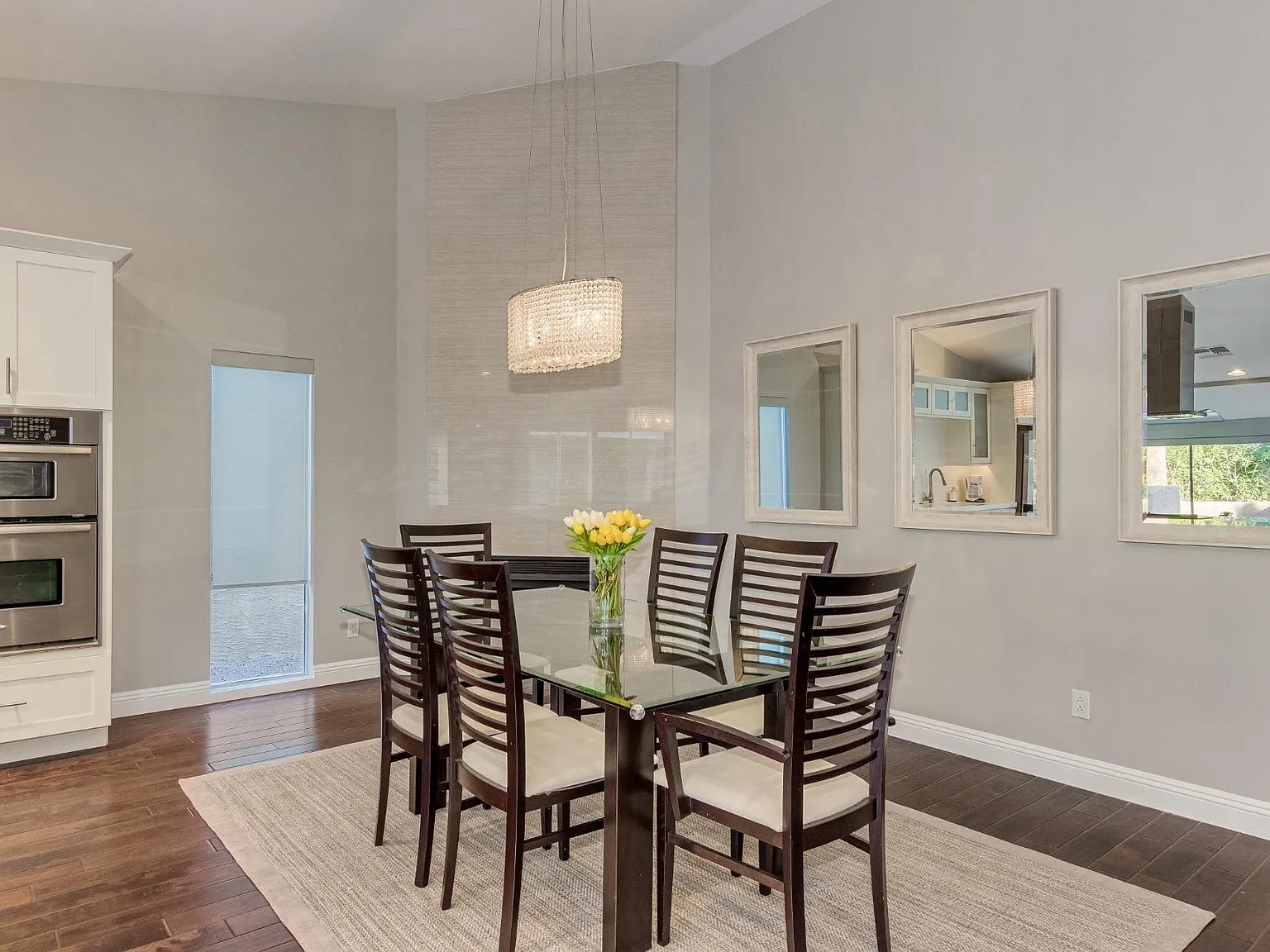 3 bed, 2.0 bath, 1521 sqft, $4,350 — Photo 3