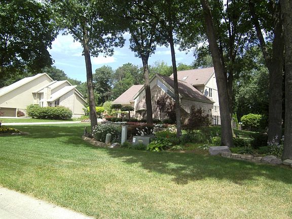 3rd image of 8370 Woodspur Dr