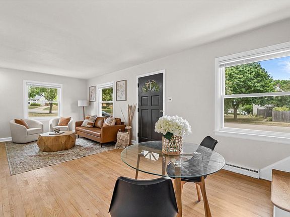 4th image of 2815 S 91st STREET