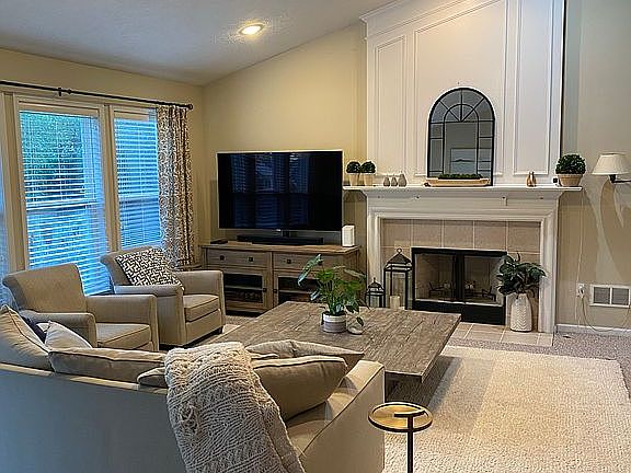 3rd image of 255 Langlois Dr SE