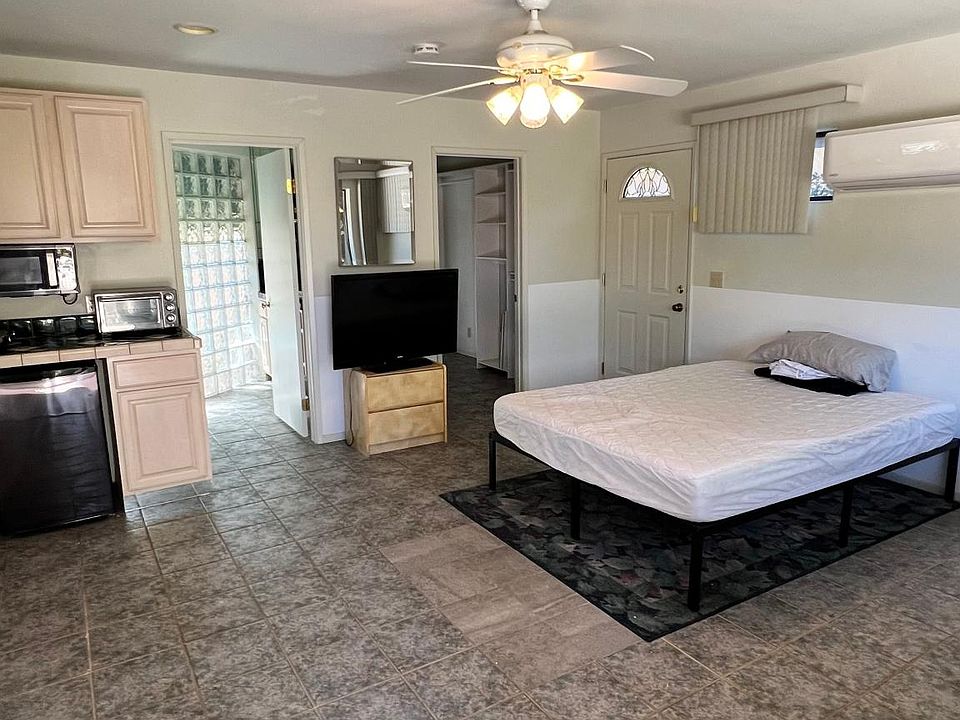 1st image of 46270 Roadrunner Ln #1