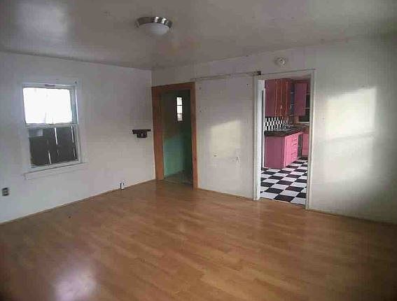 4th image of 222 Wall St N