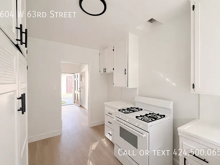 3604 W 63rd St — Photo 2