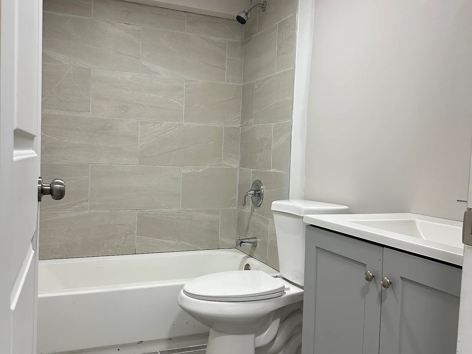 3 bed, $2,200 — Photo 4