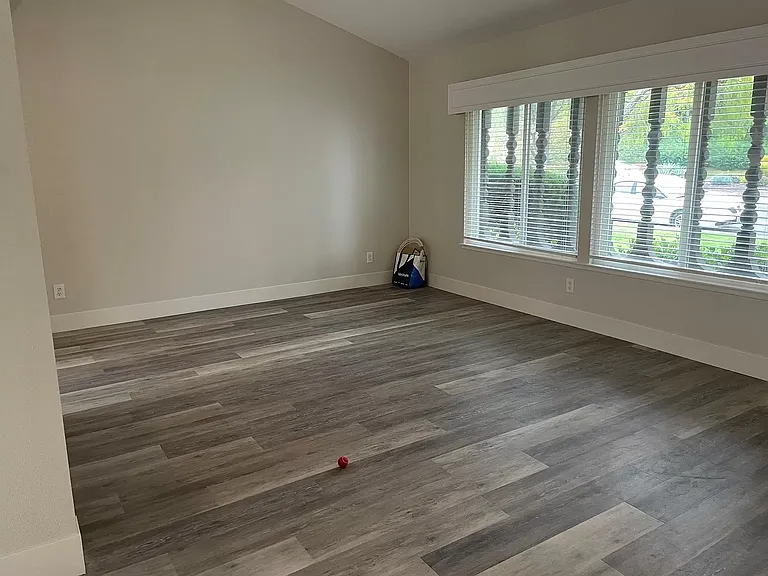11918 Rancho Bernardo Rd — Photo 2