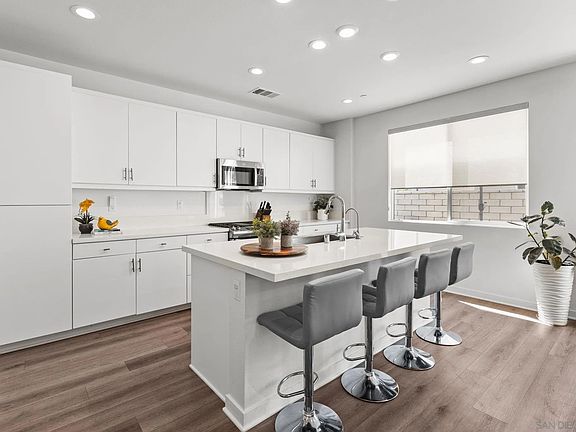 3rd image of 27734 Heritage Ln