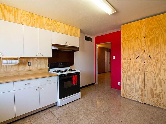 5th image of 5821 Snark Ln